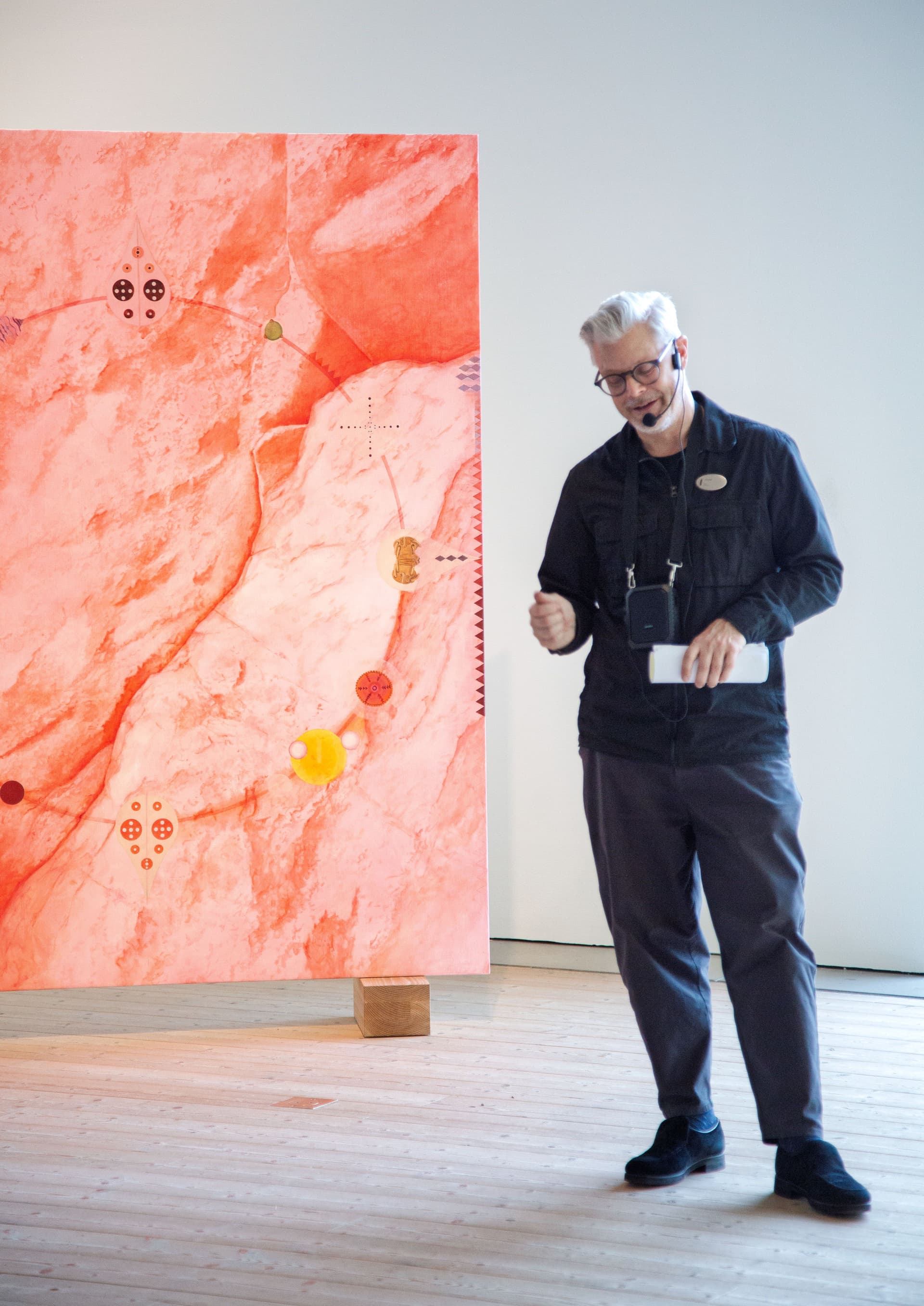 Guide in front of visitors