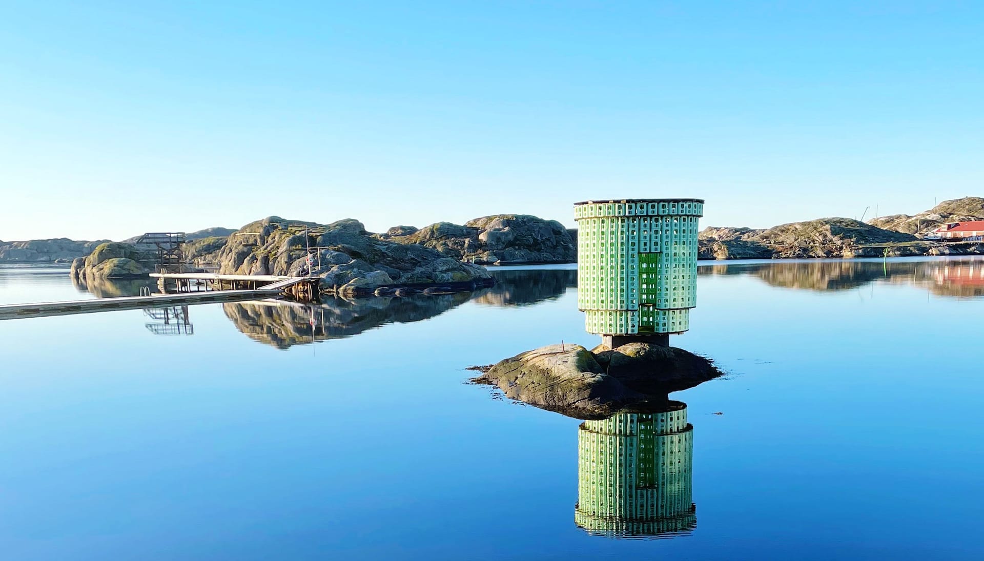 The sculpture The lighthouse by the artist duo Berthold Hörbelt & Wolfgang Winter in the sunshine
