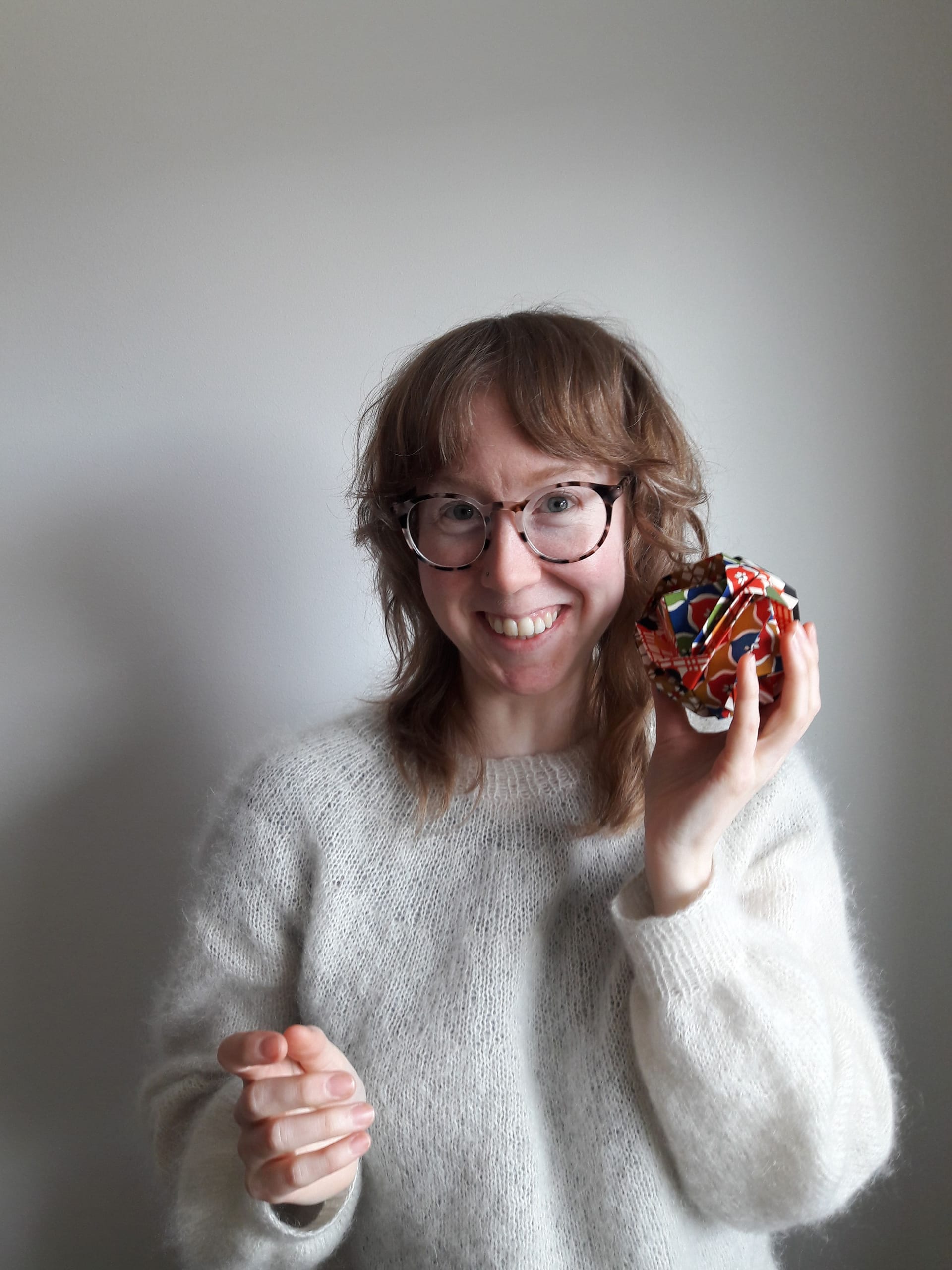 Portrait of Anna Hedenrud with origami in hand