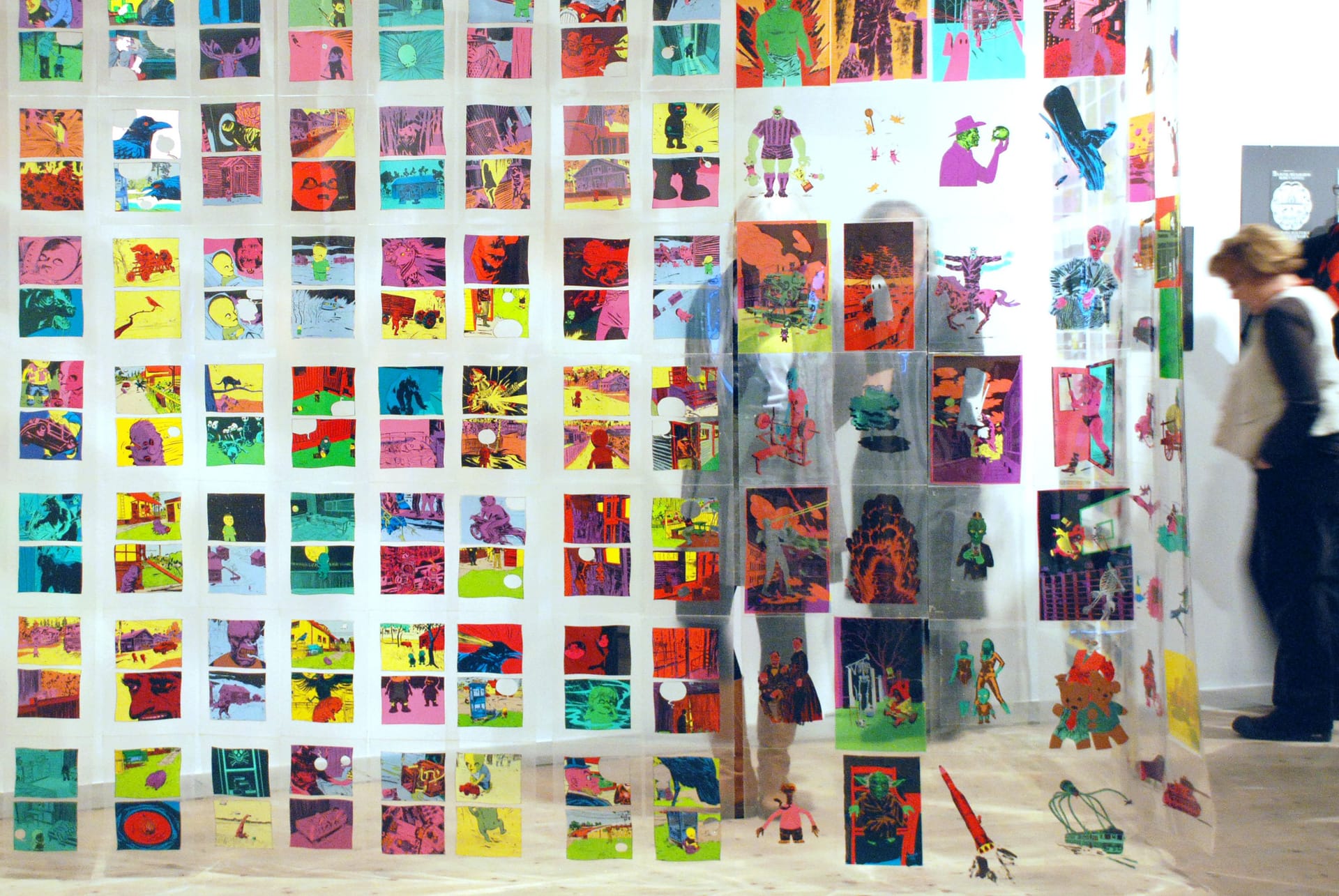Colourful images in see-through image pockets