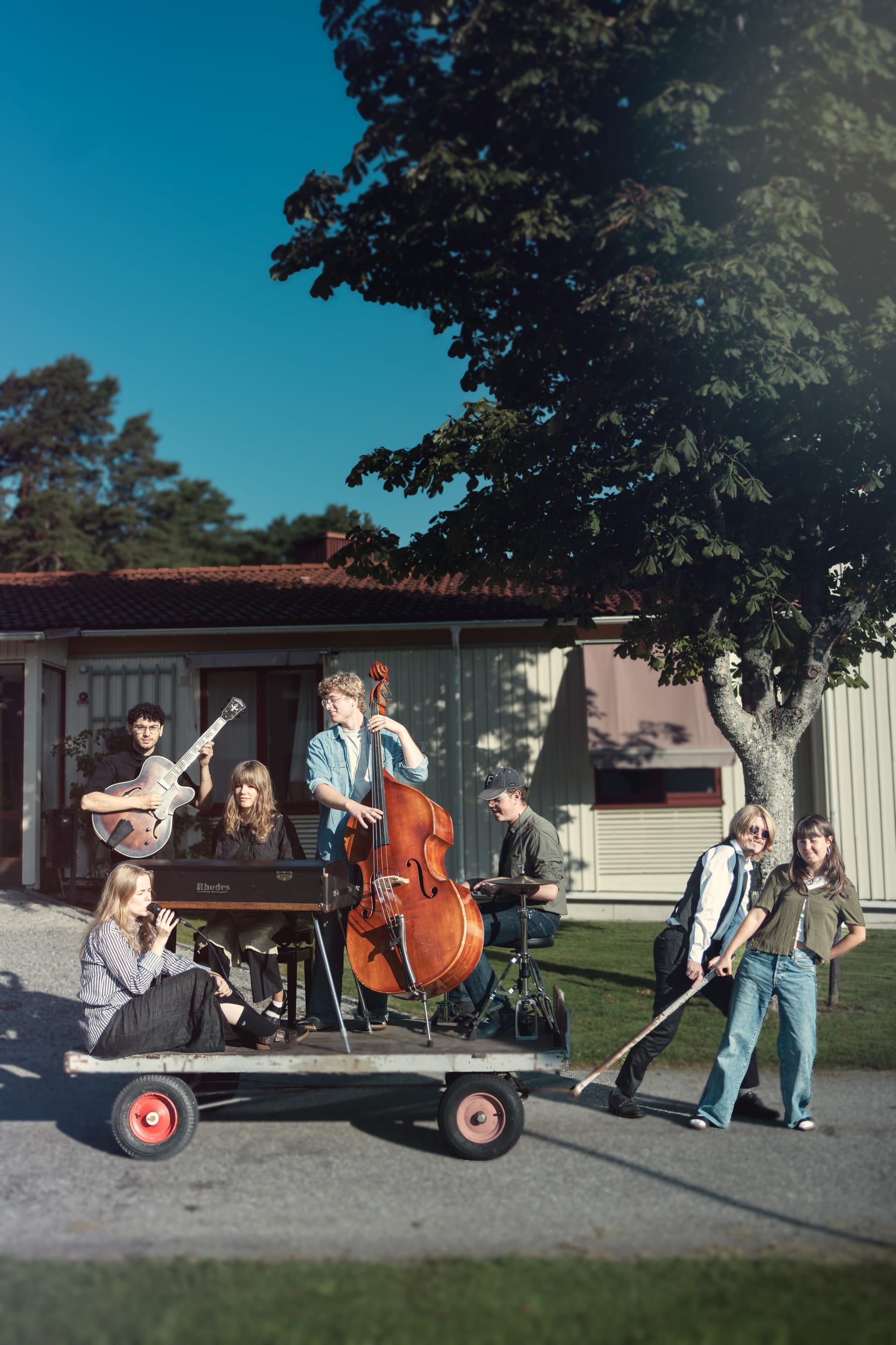 Musikanter som dras på en kärra
