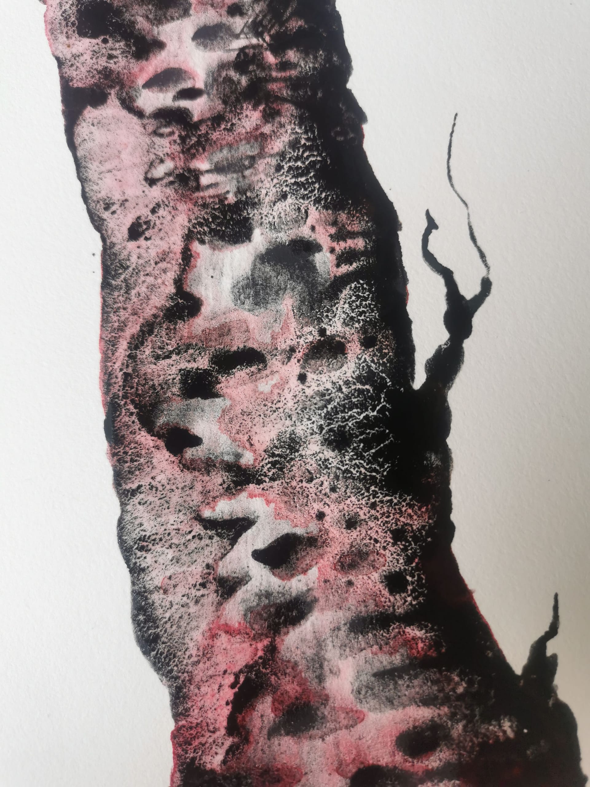 Watercolour painting in black, gray and red, depicting an abstract tree trunk