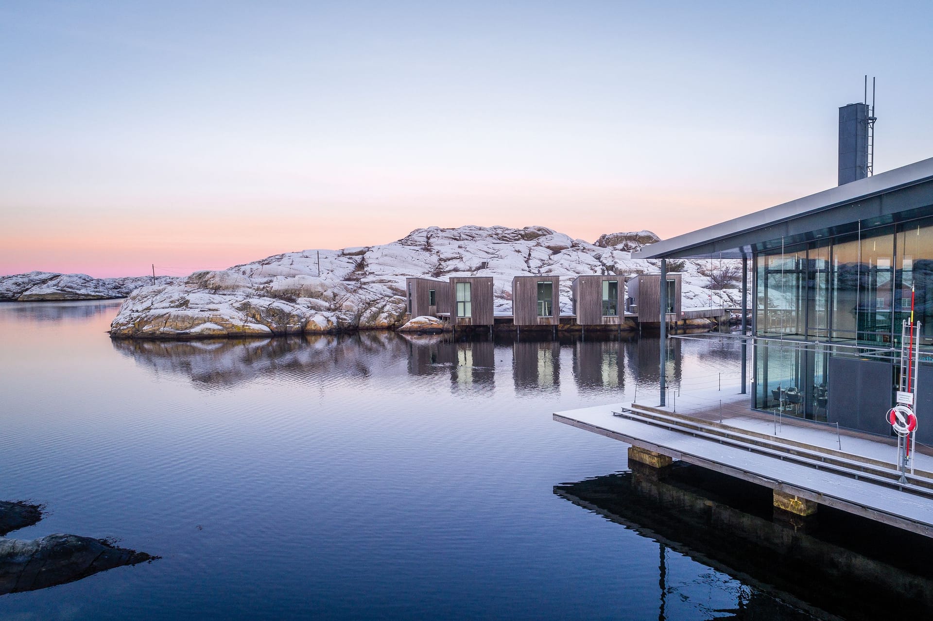Winter view of the museum and the sea