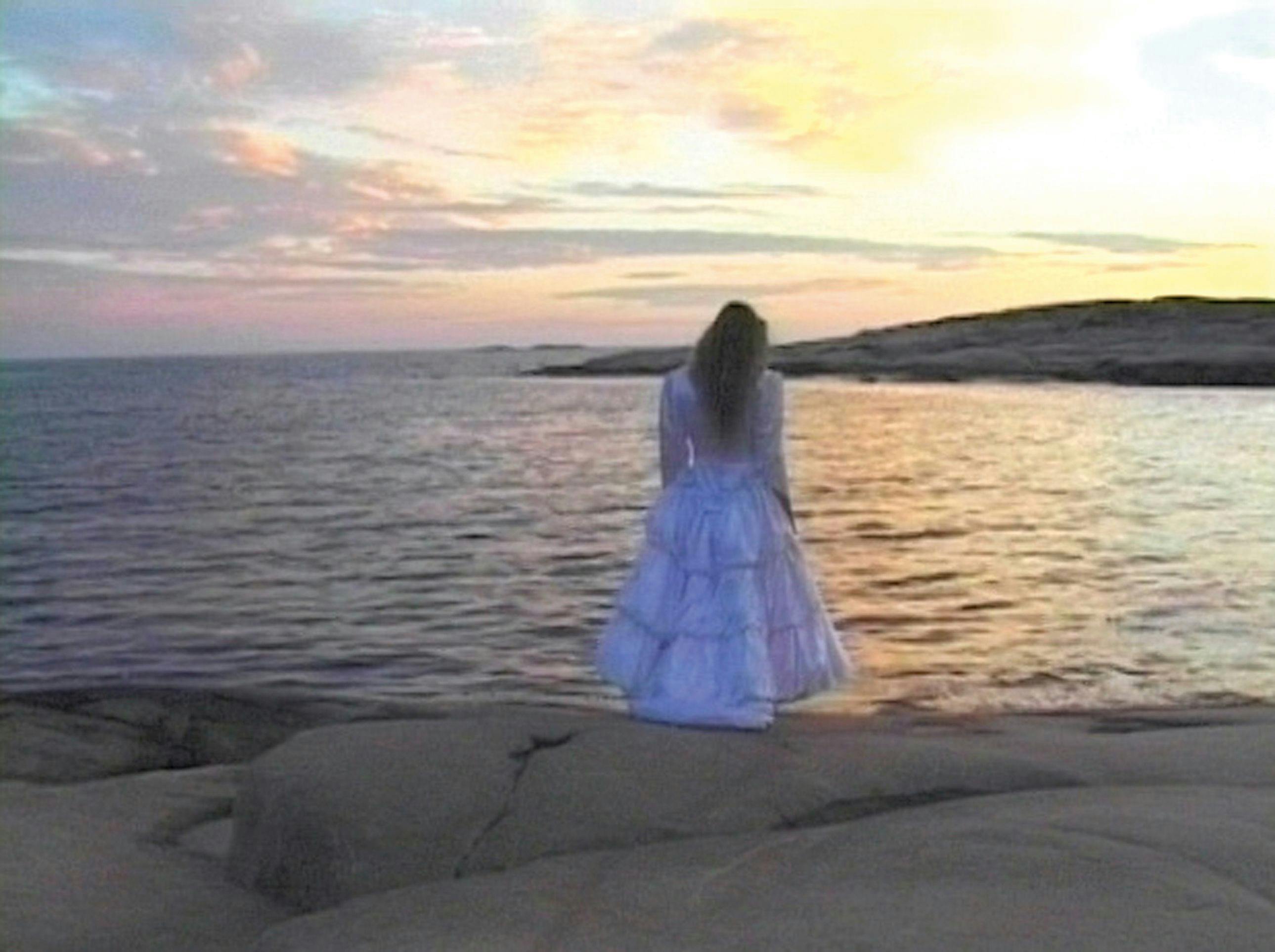 Konstverk: Lena Mattsson, stillbild ur videoverket The end of the beginning, 2001