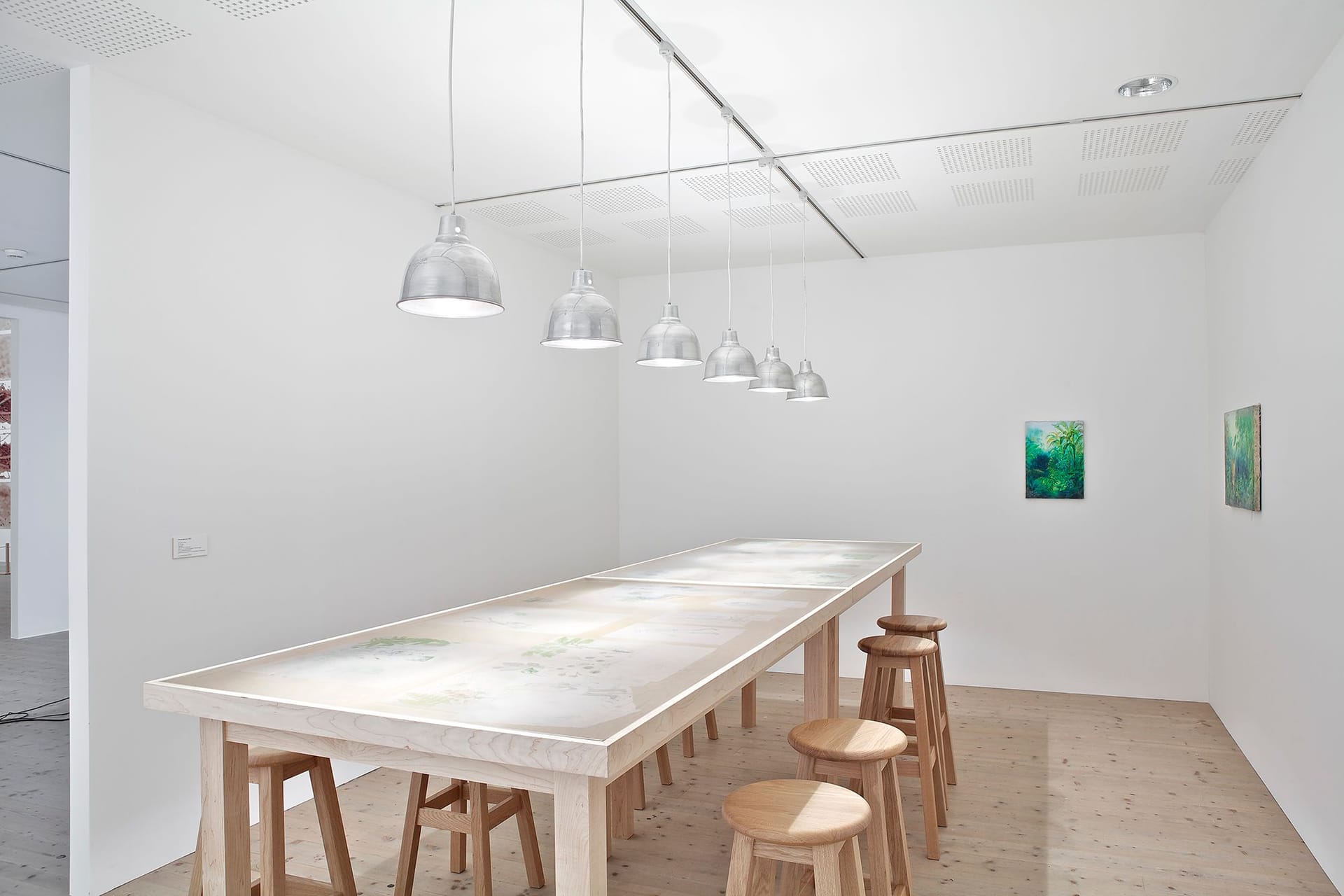 Exhibiton hall, with tables and hanging lamps