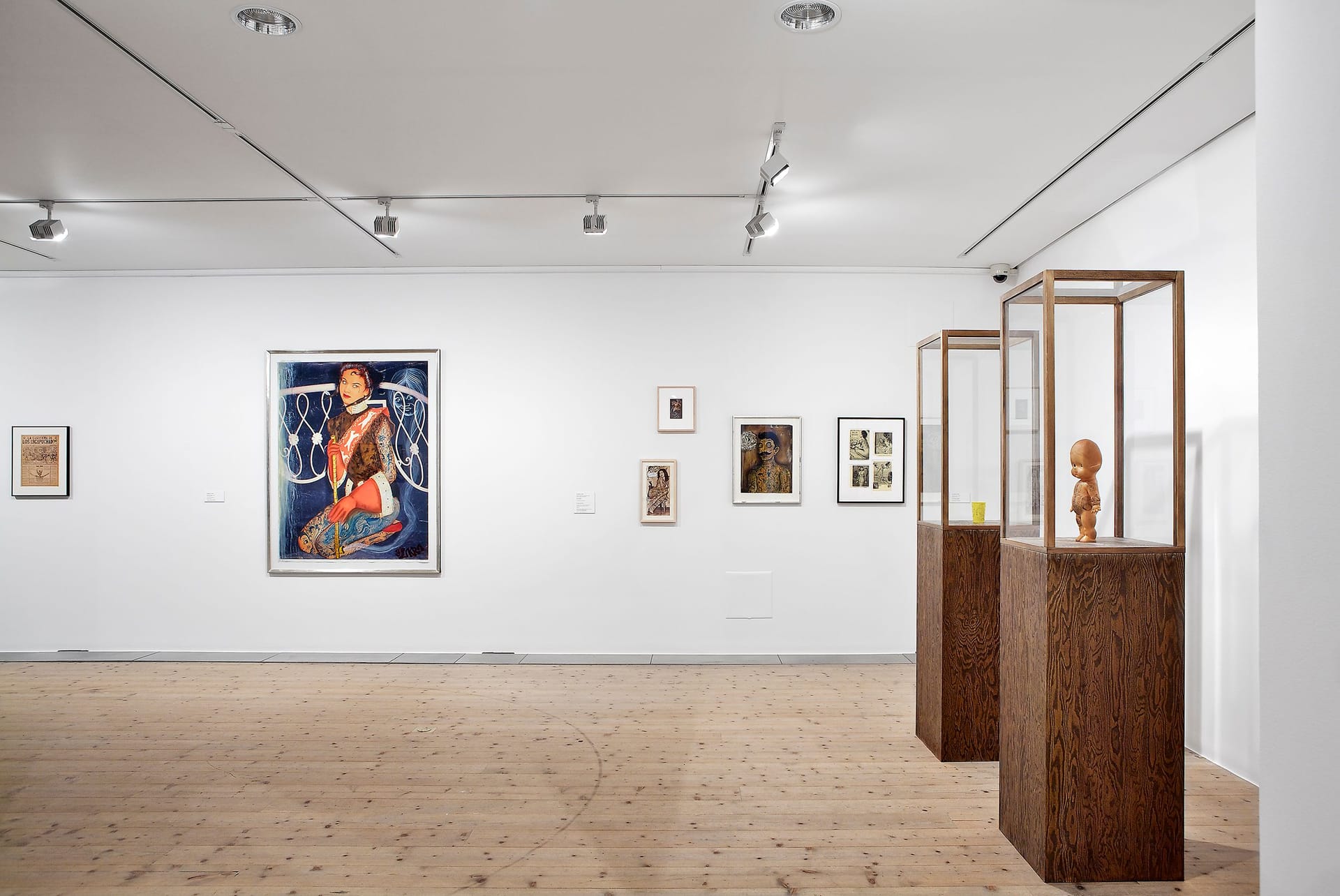 Exhibiton hall with paintings and showcases